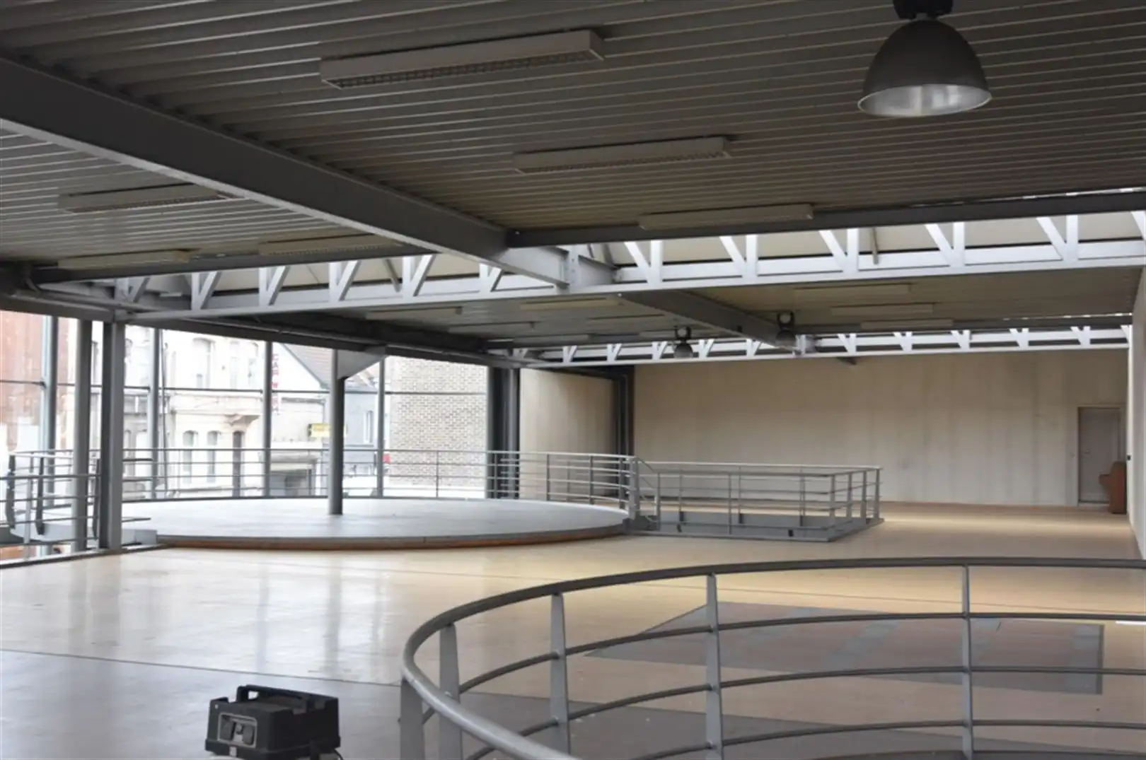 Polyvalent bedrijfsgebouw voor opslag / industrie foto 2