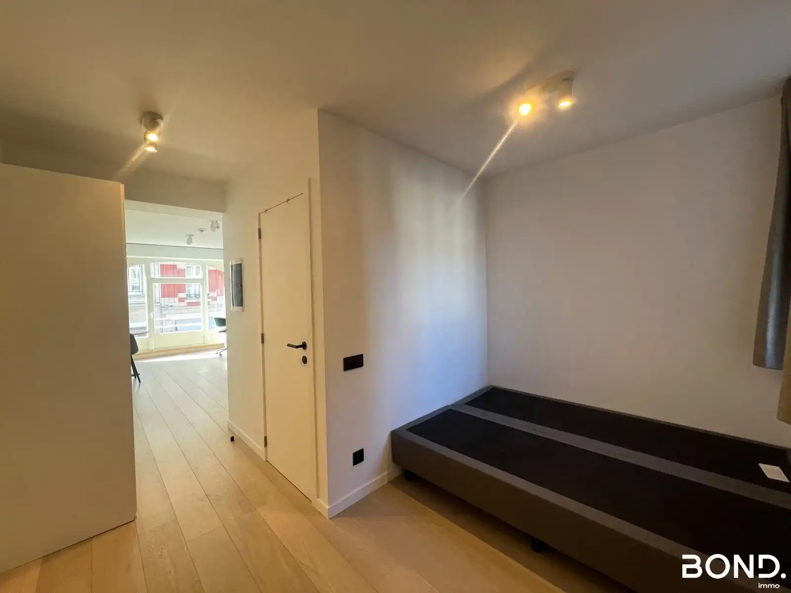 Totaal gerenoveerde studentenstudio te huur in hartje Leuven foto 5