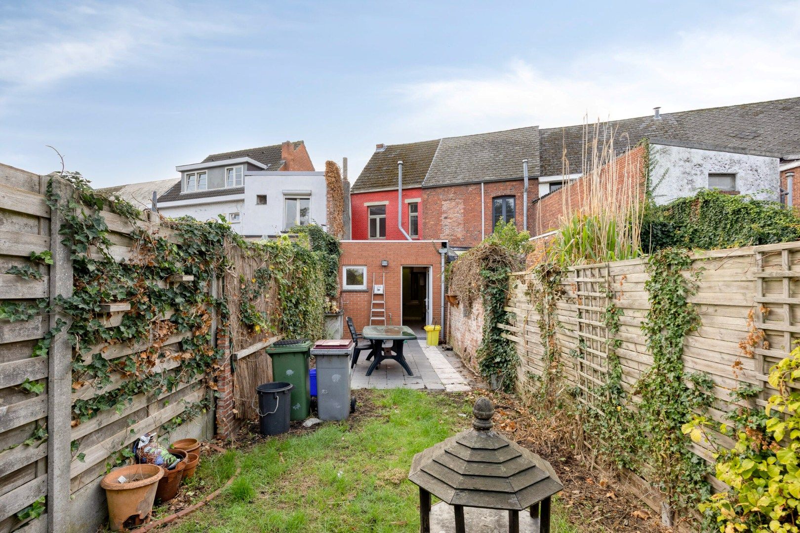 Te renoveren woning langs het centrum van Mol !  foto 18