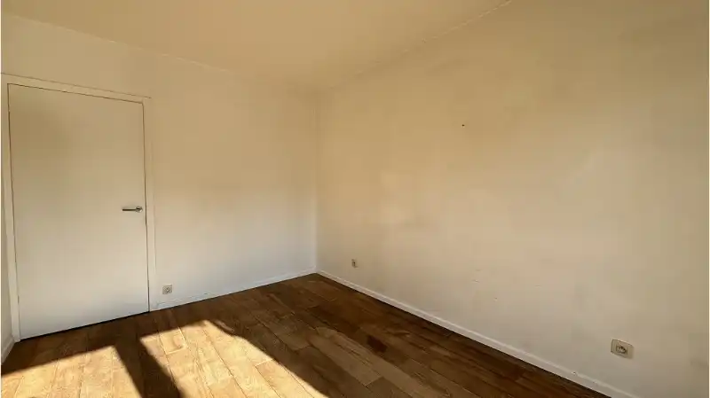 Instapklaar 2-slaapkamerappartement met TERRAS en AUTOSTANDPLAATS te koop in Kristus-Koning Brugge foto 10