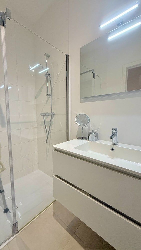 Modern gelijkvloers appartement met 1 slaapkamer en ruim terras/tuin in hartje Lanaken foto 12