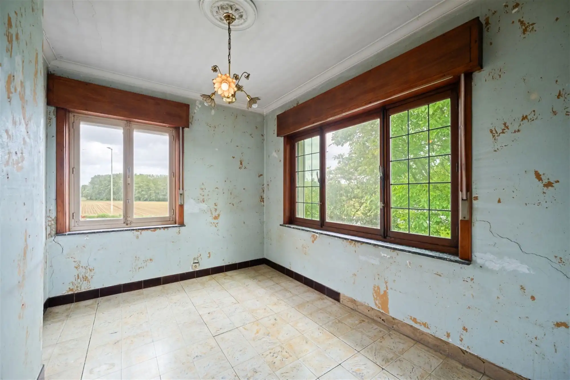 Te renoveren RUIME KARAKTERVOLLE OPEN BEBOUWING met 3 slpks, garage, polyvalente ruimte & tuin op een perceel van ca. 765m² foto 16