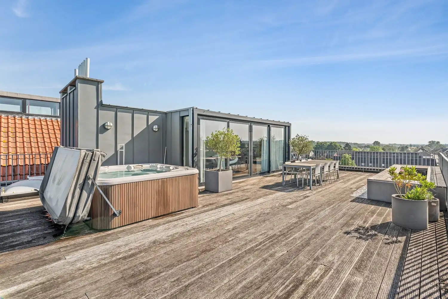 Unieke industriële loft van 240 m² met panoramisch dakterras van 96 m², jacuzzi en sauna foto 2