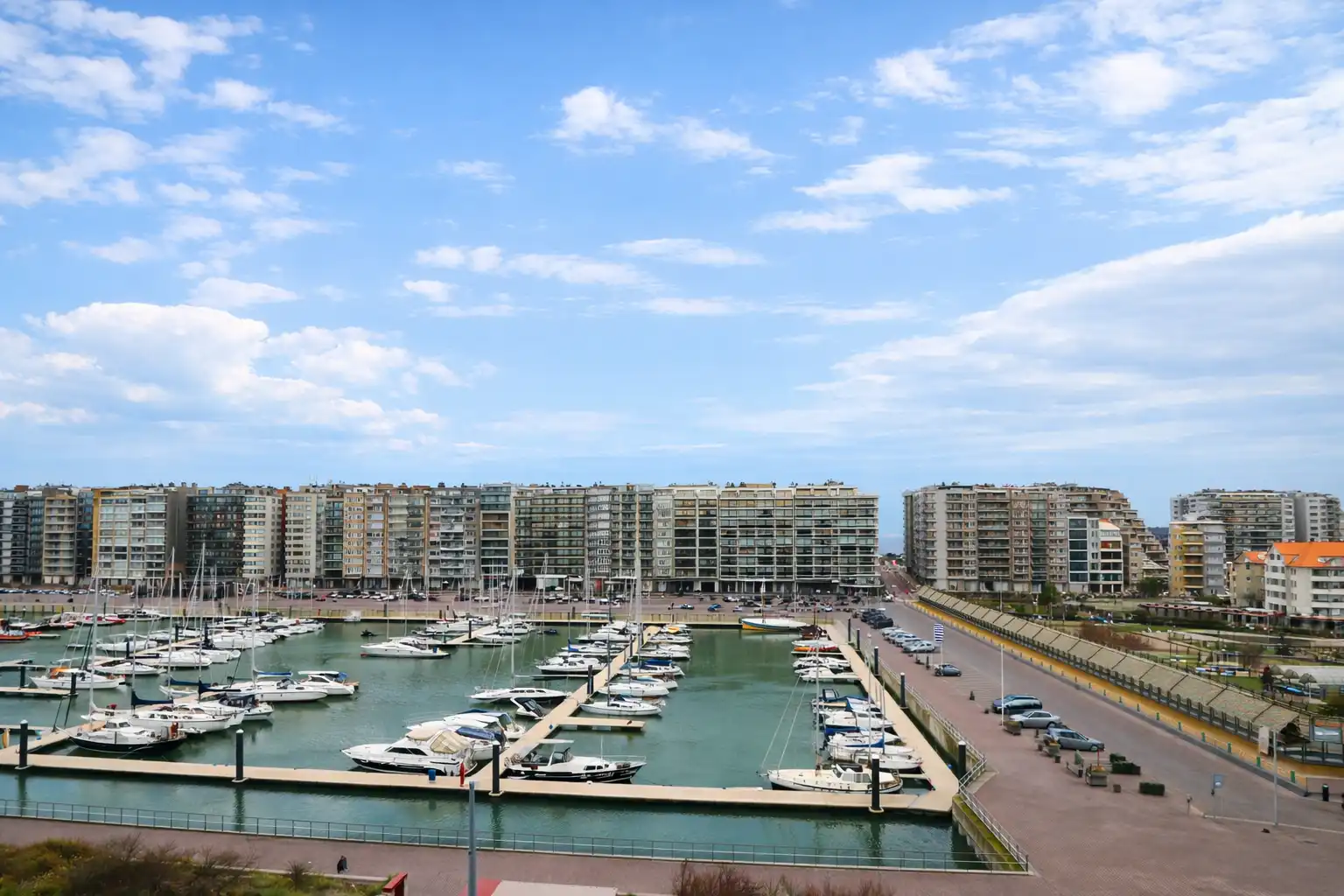 Goed onderhouden 2-slaapkamerappartement aan de Jachthaven van Blankenberge.  foto 9