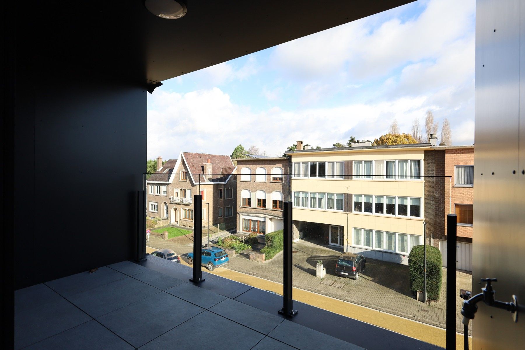 Nieuwbouwappartement met terras en 2 autostaanplaatsen foto 6