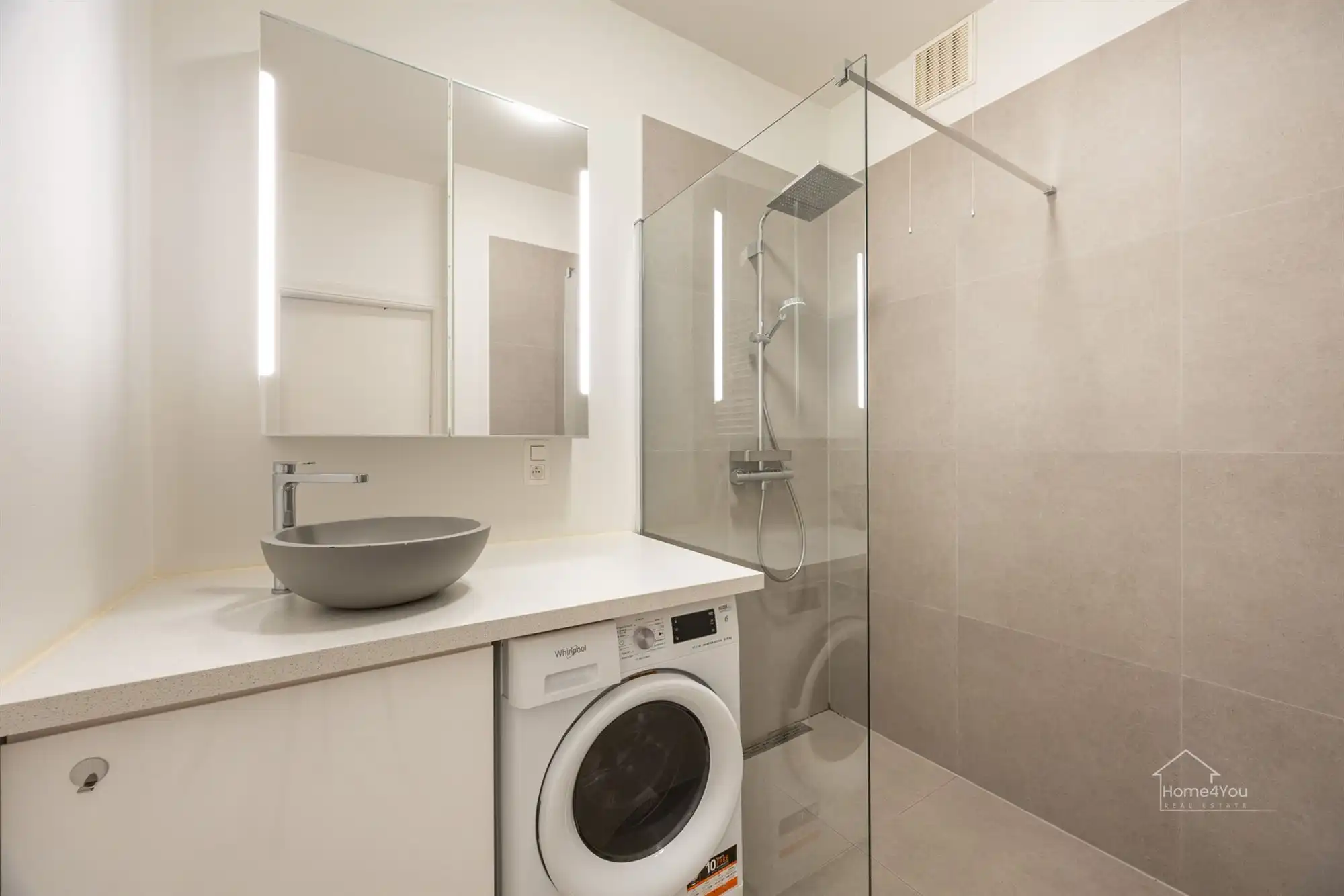 Instapklaar gerenoveerd appartement met parkzicht. foto 13