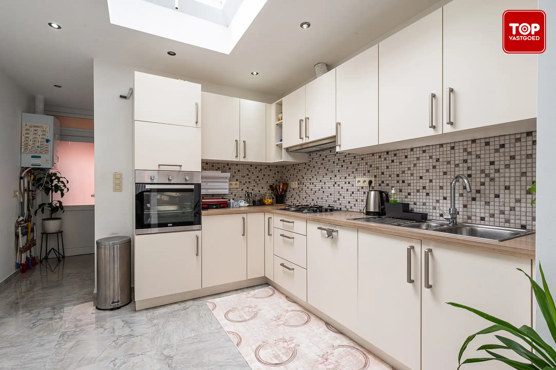 Instapklare stadswoning met 4 slaapkamers en ruime koer. foto 5