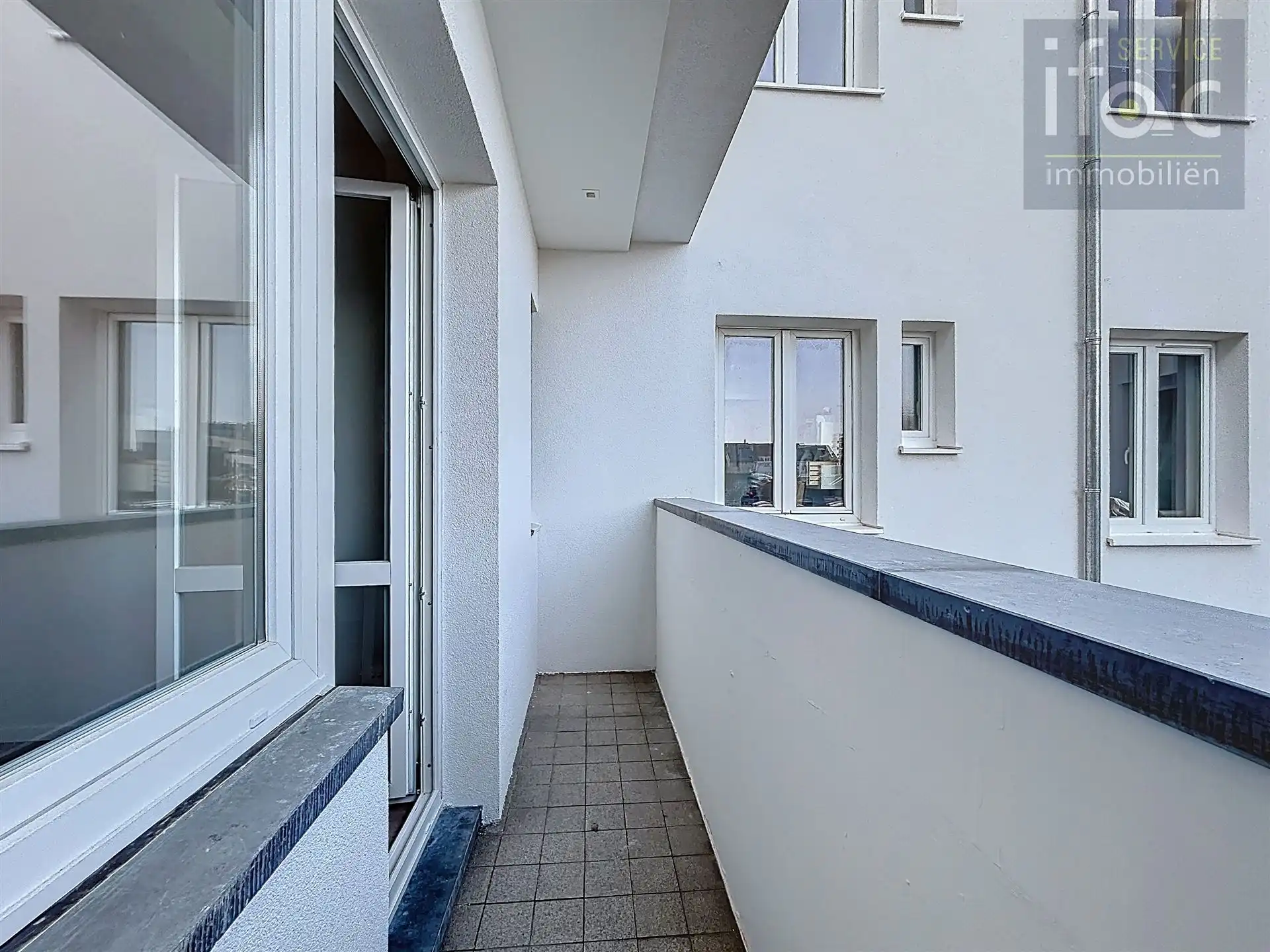 Ruim appartement van (110m²) met terras  foto 12