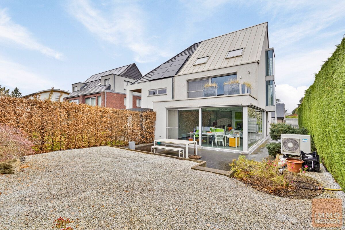 Moderne duplex met zonnig terras foto 4