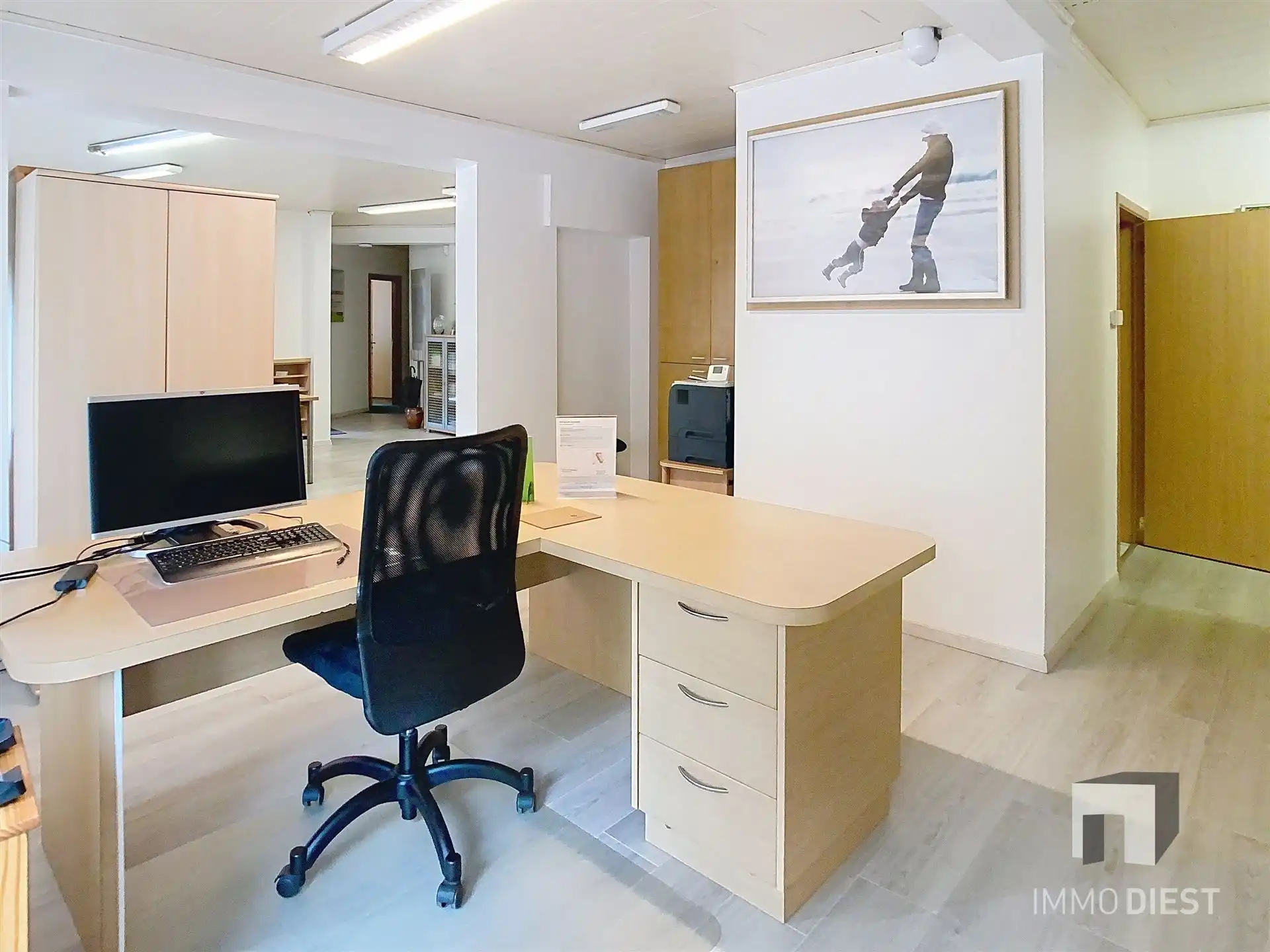 Gelijkvloers kantoorpand op strategische ligging  foto 21