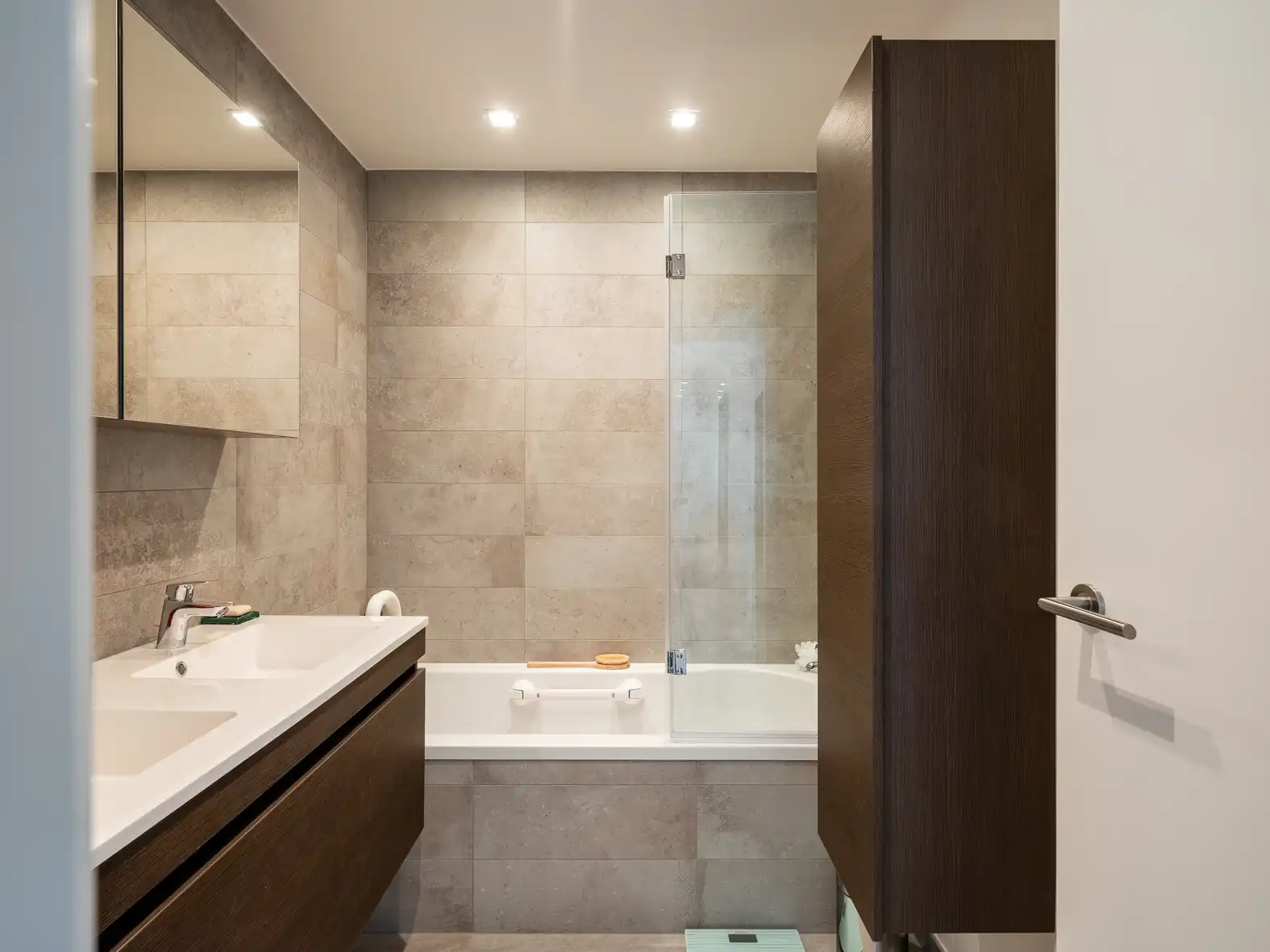 Exclusief recent appartement met terras foto 12