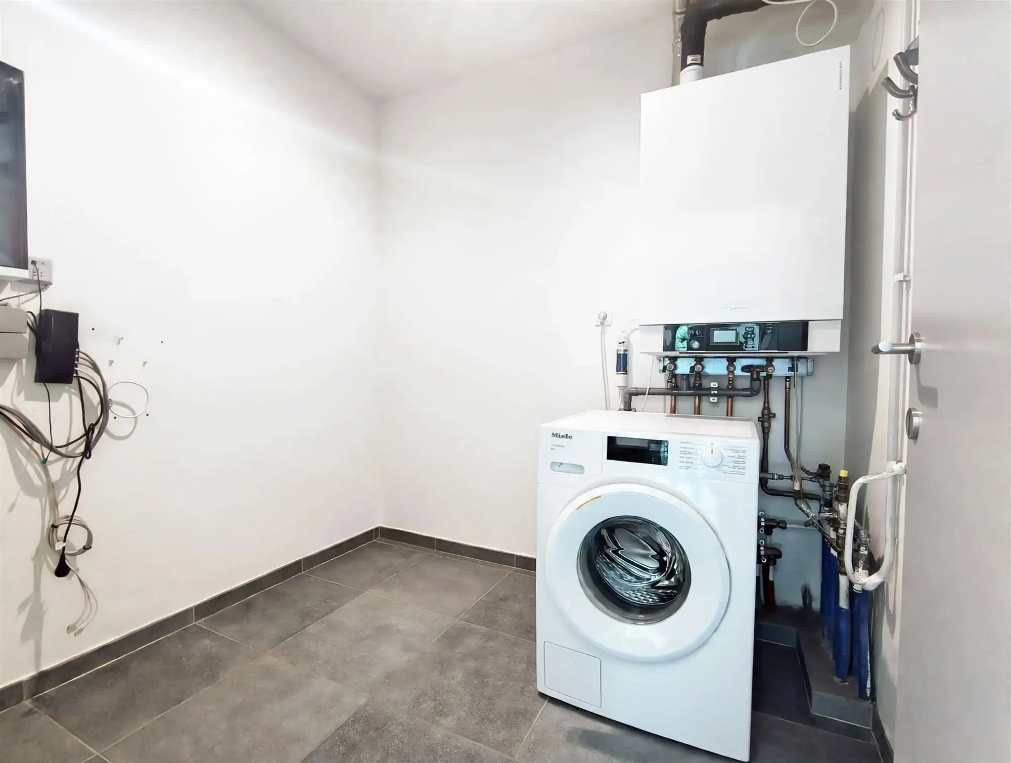 Appartement - Gelijkvloers - met 2 slaapkamers, groot terras en ondergrondse autostaanplaats foto 11