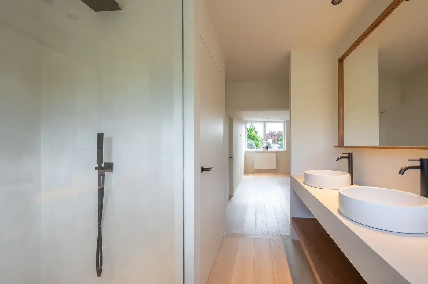 Luxueus gerenoveerde villa met zwembad op een toplocatie in een rustige residentiële wijk van het Zoute. foto 38