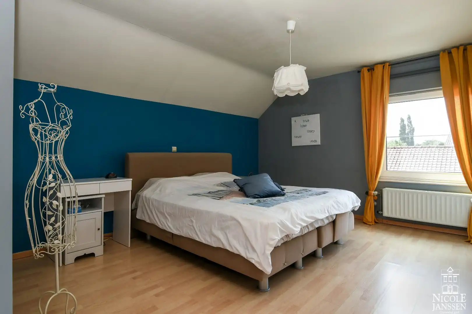 Instapklare gezinswoning met vier slaapkamers en zwembad foto 20