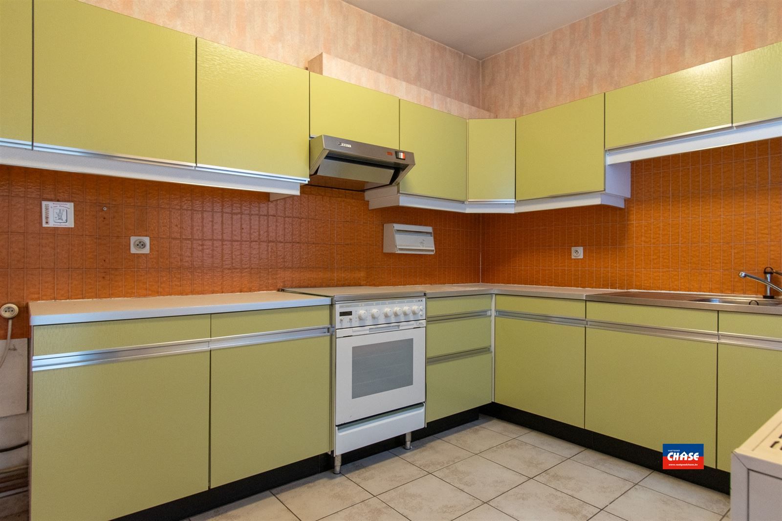 Rijwoning met 2 slpks, zolder en tuin foto 6