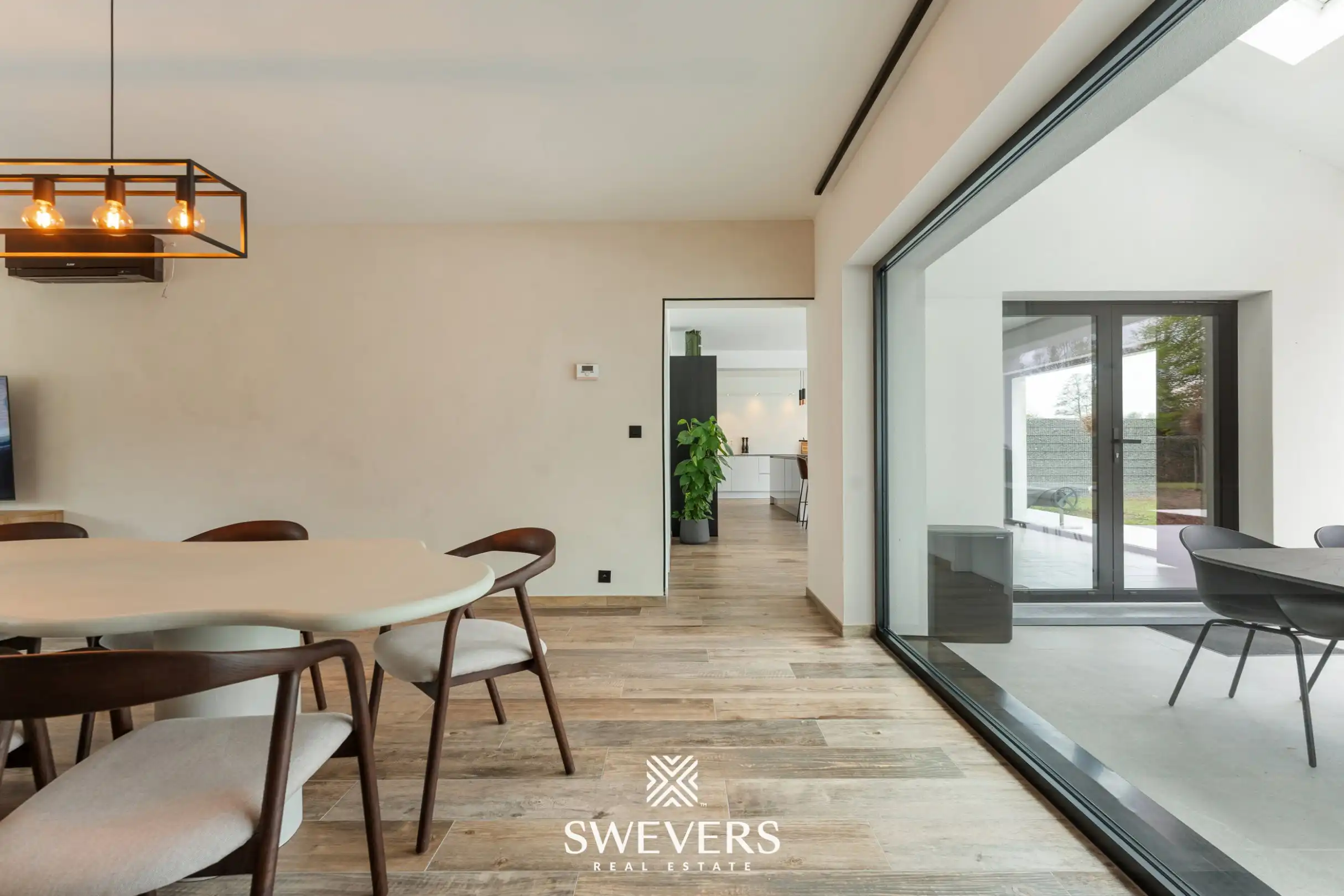 Volledig gerenoveerde villa met zwembad op prachtig perceel van 27a 49ca in Herk-de- Stad foto 7