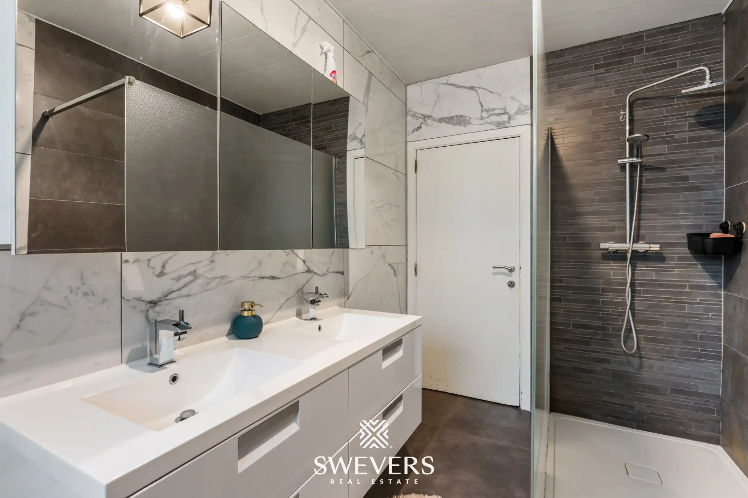 Gerenoveerde woning met 4 slaapkamers op 11a foto 11
