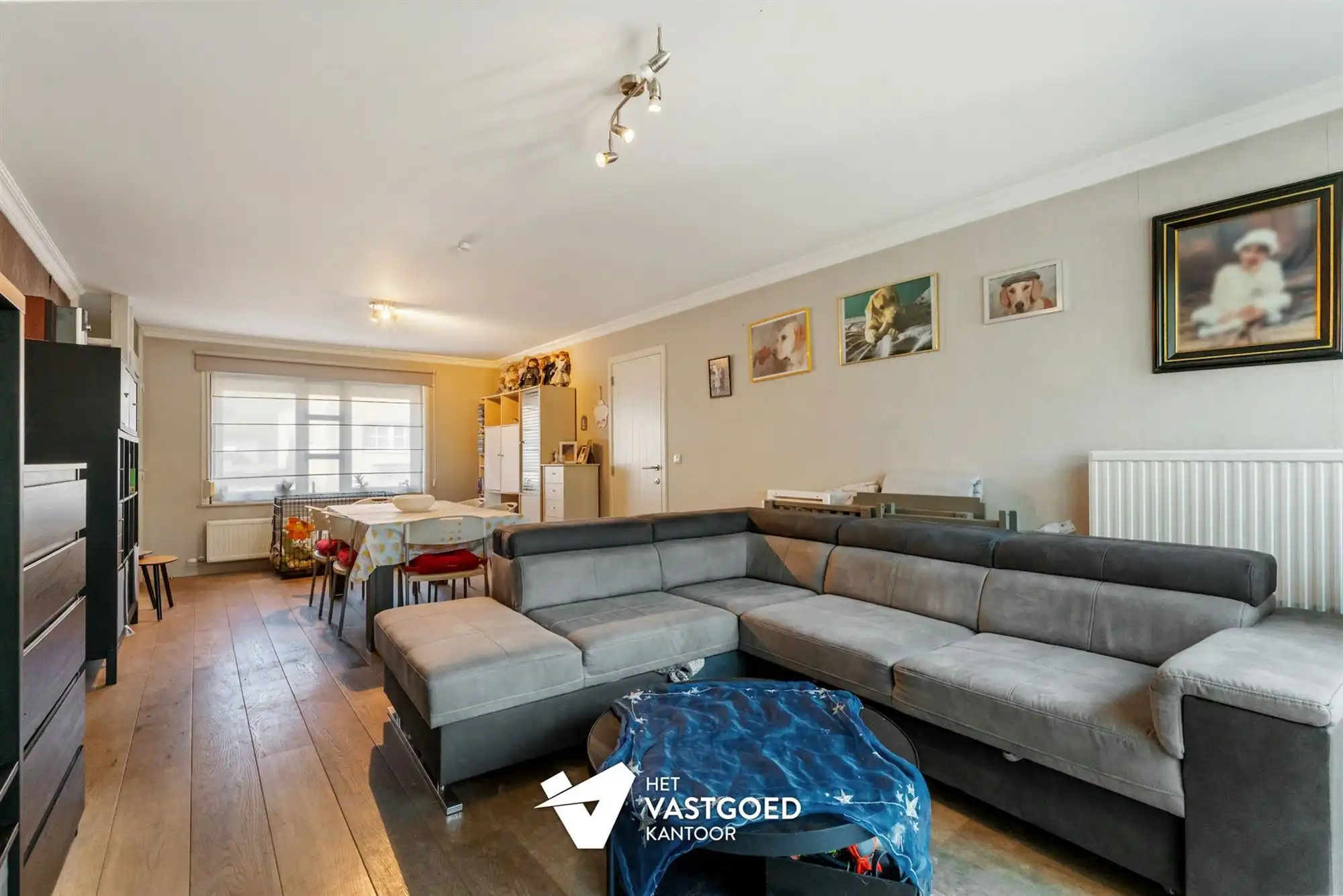 GELIJKVLOERS APPARTEMENT MET STAANPLAATS EN AFGESLOTEN GARAGE TE BERINGEN foto 3
