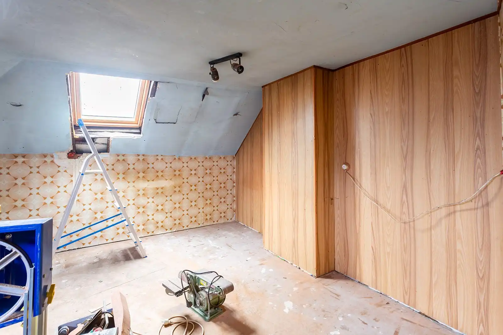 Te renoveren hoekwoning met garage foto 12