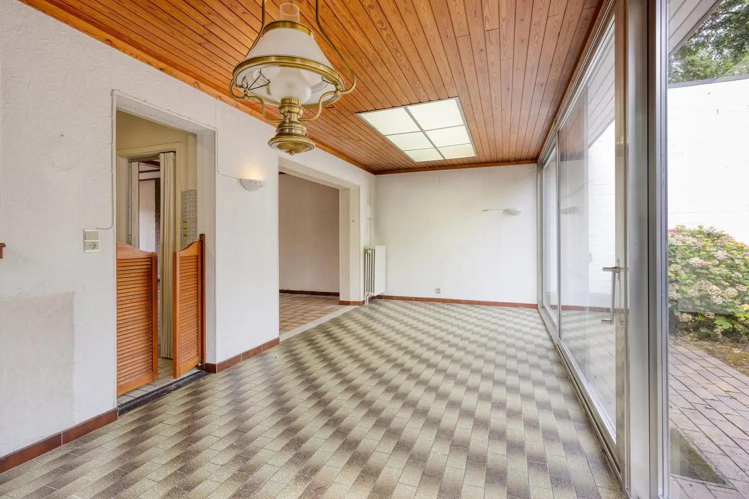 Charmante te renoveren cottagewoning met 3 slaapkamers en garage op 678m2! foto 12