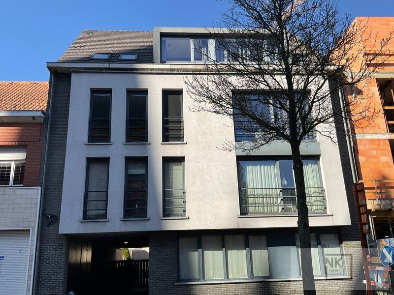 Gelijkvloers appartement met tuintje en 2 slaapkamers foto {{pictureIndex}}