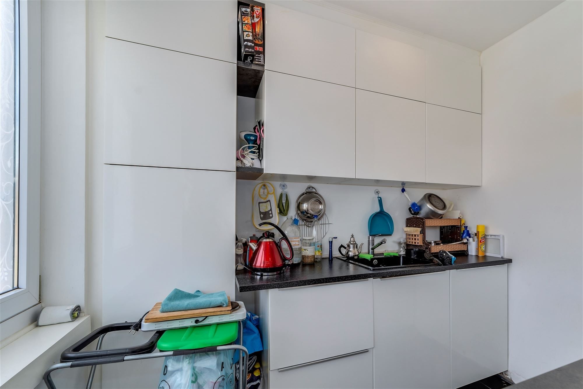 Gerenoveerd 2 slaapkamer appartement met terrasje te Merksem foto 8