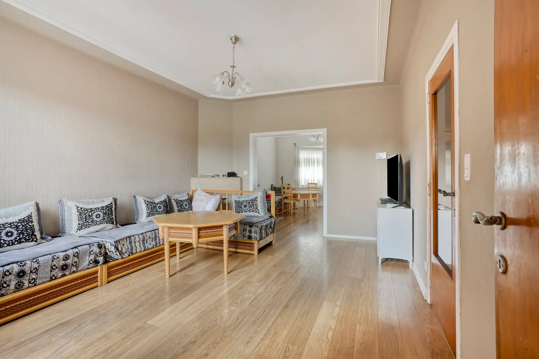 Woning met 7 slaapkamers, 2 badkamers, tuin & garage foto 12