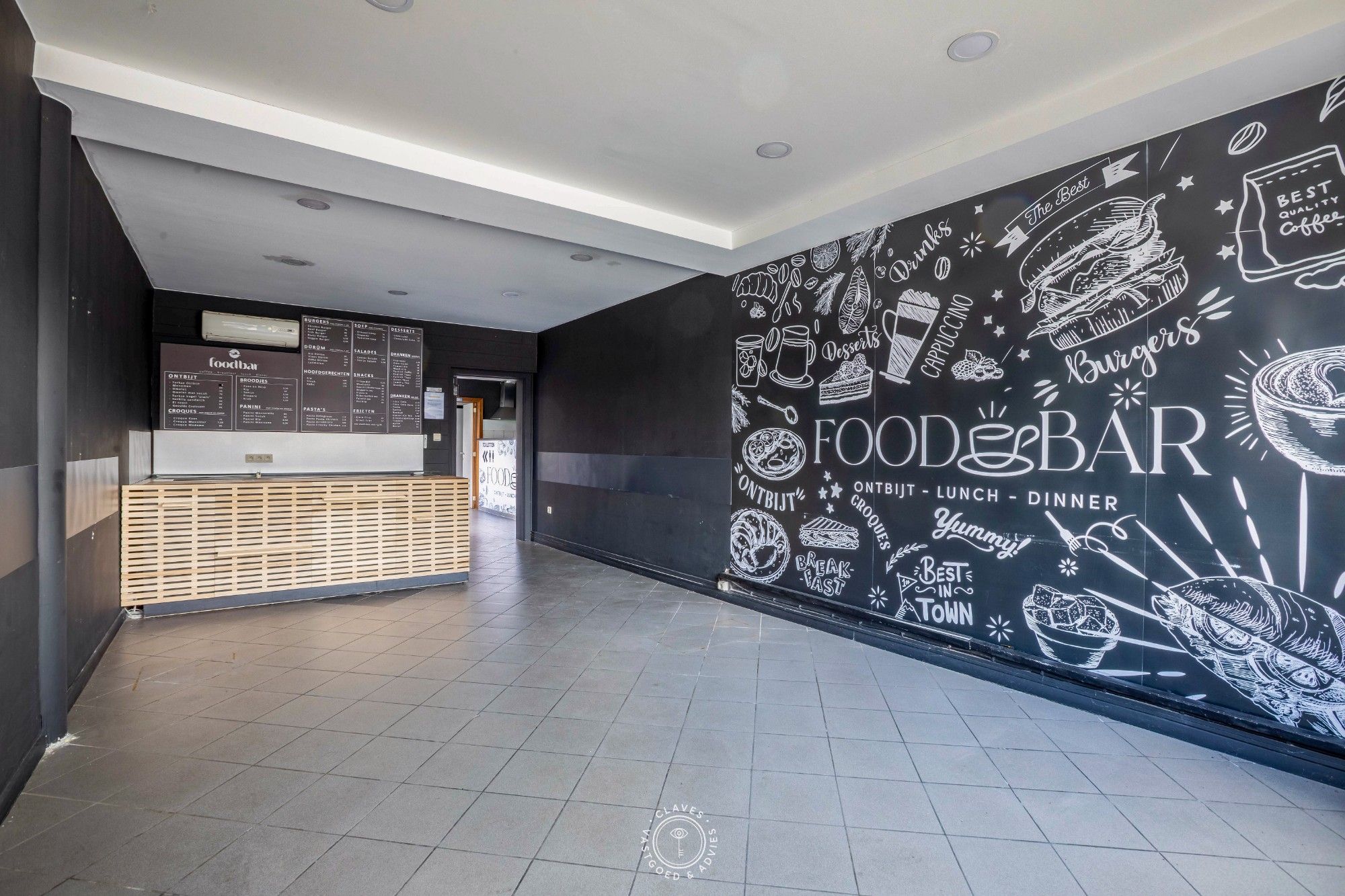 Centraal gelegen handelspand foto 3