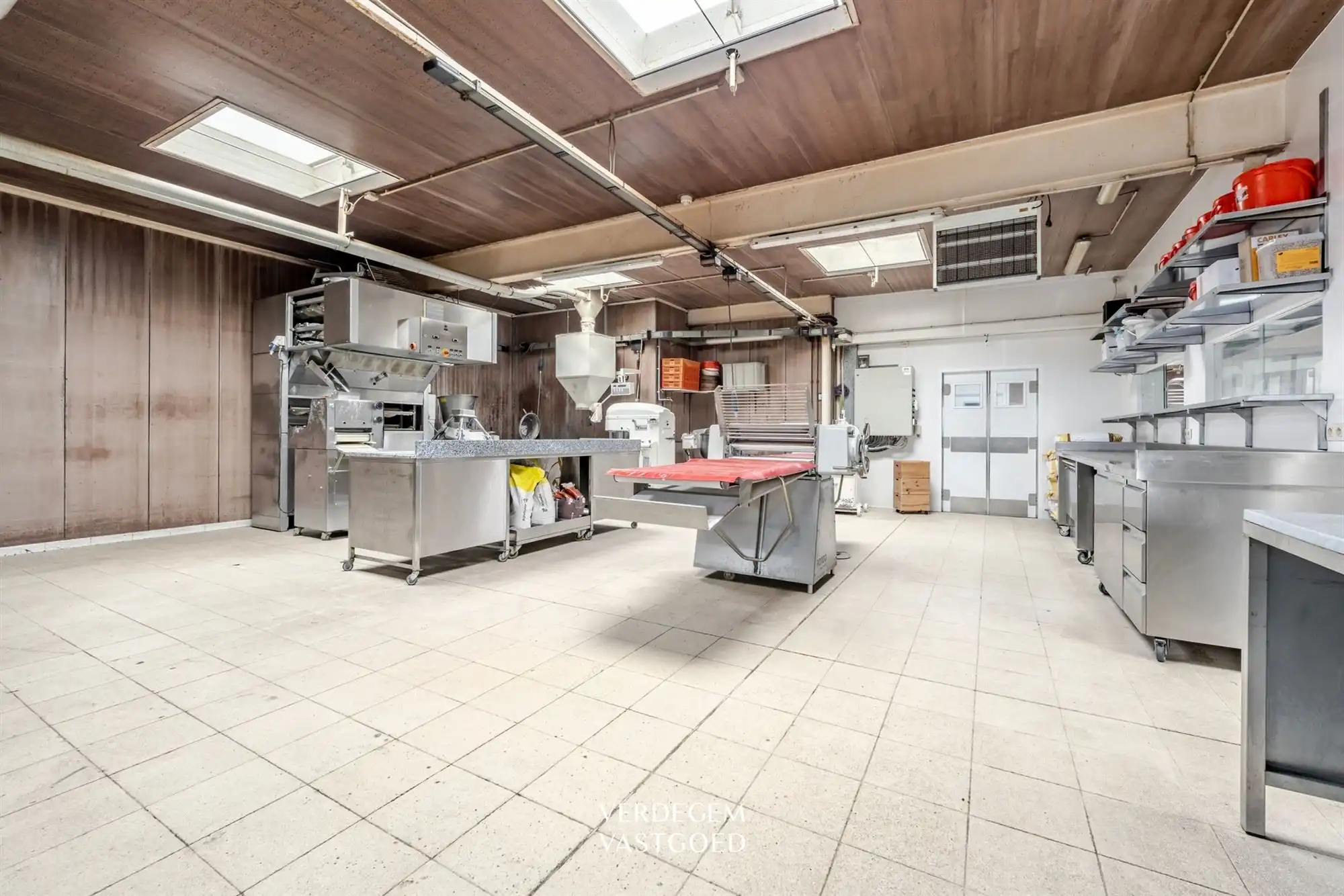 Hanselsruimte met woonst in het warm hart van Wippelgem foto 10