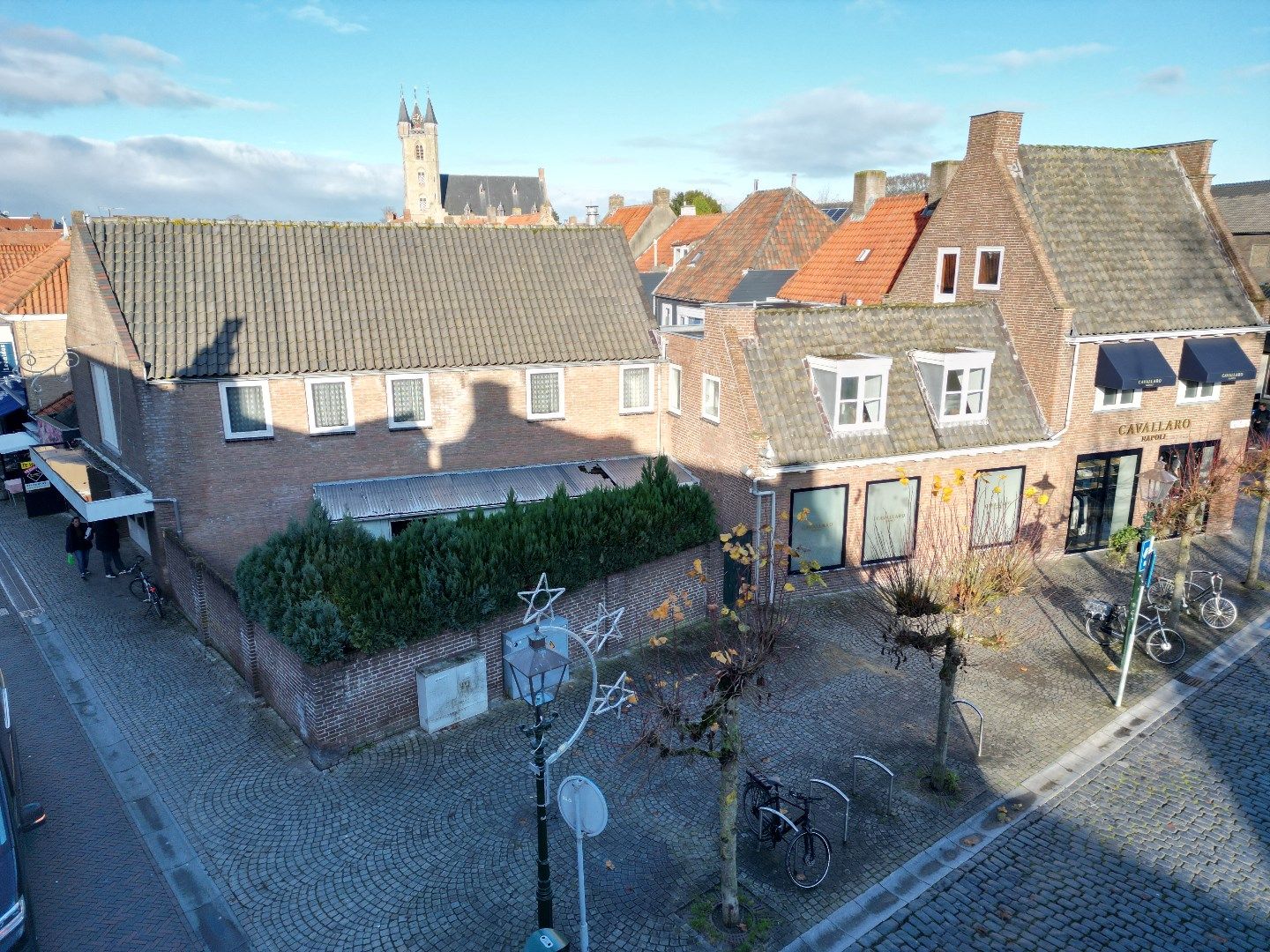 In het commerciële Sluis; Dertig meter etalage met uitbreiding mogelijk foto 2