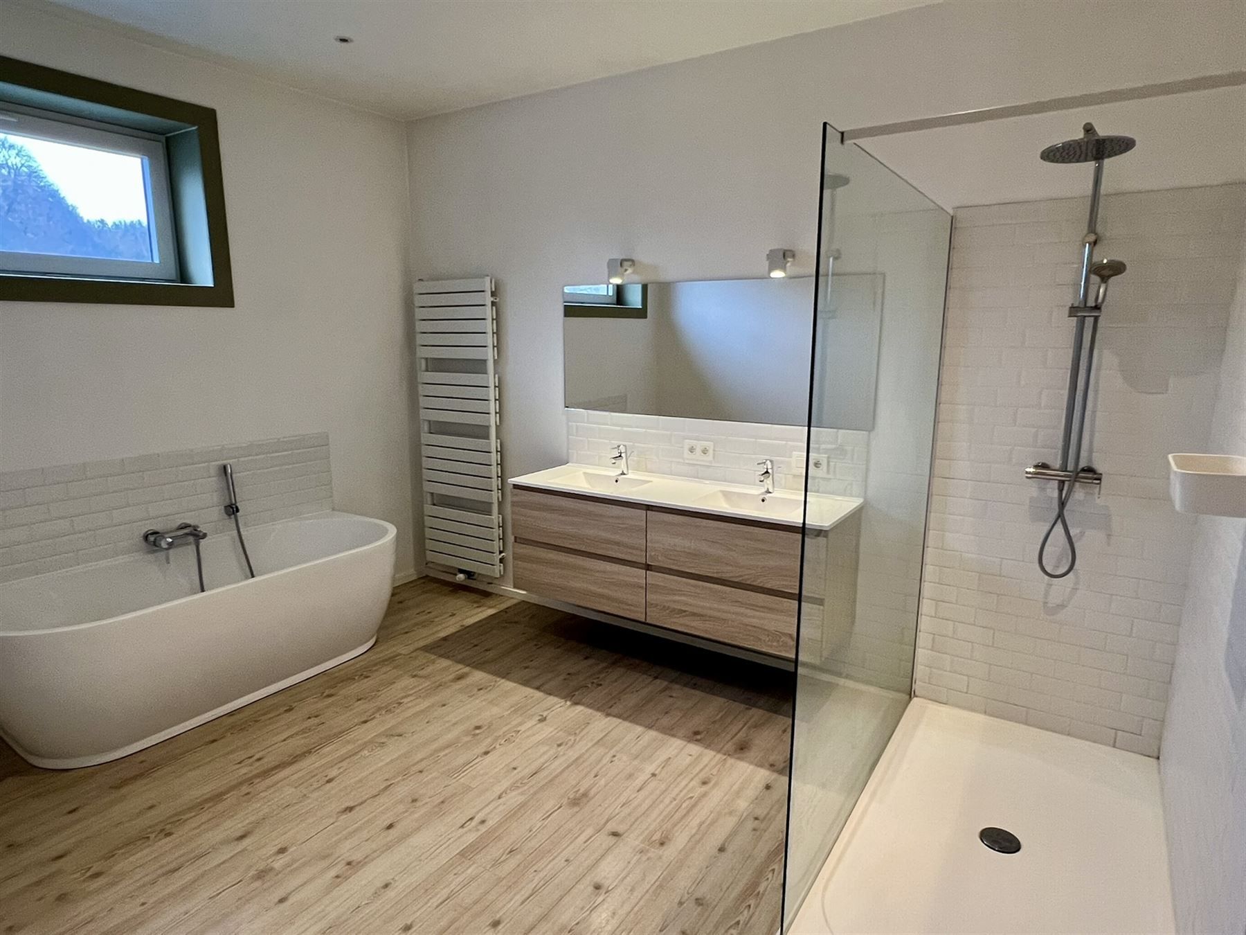 Stijlvol gerenoveerde en comfortabele woning met zonnige tuin  foto 4