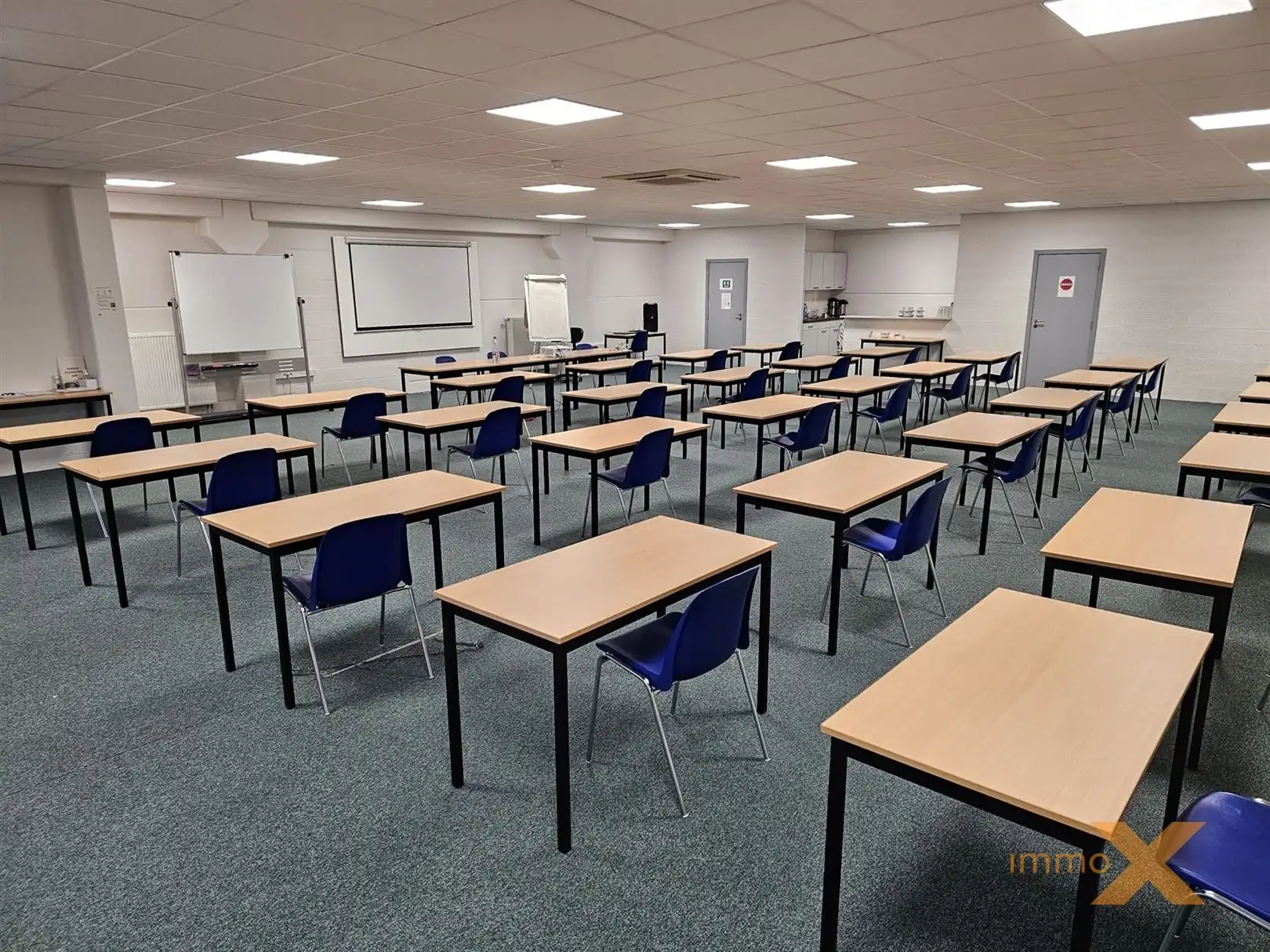 BUREELRUIMTE MET GOEDE VERBINDING SNELWEGEN!! foto {{pictureIndex}}