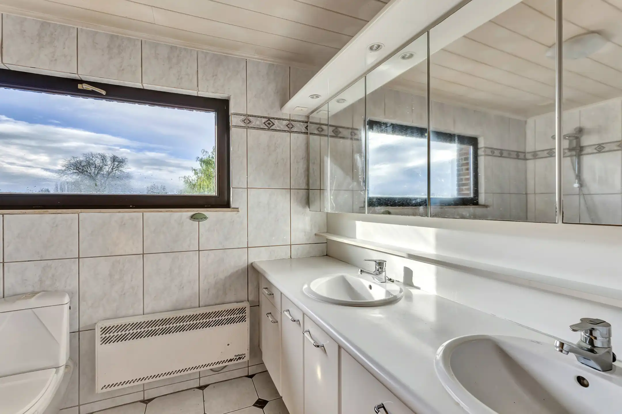 Ruime woonst met dubbele garage en veel mogelijkheden foto 15