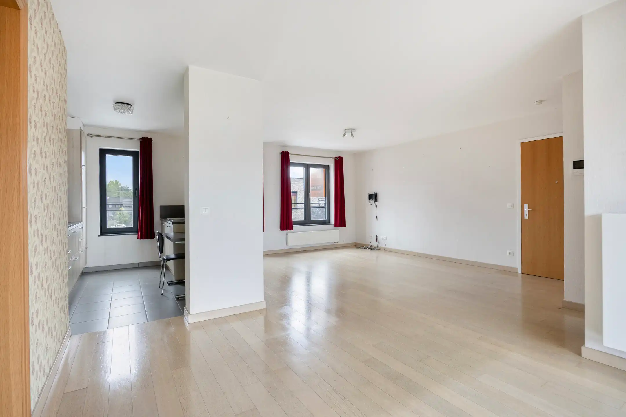 Zeer ruim appartement met 2 slaapkamers & prachtig terras foto 4
