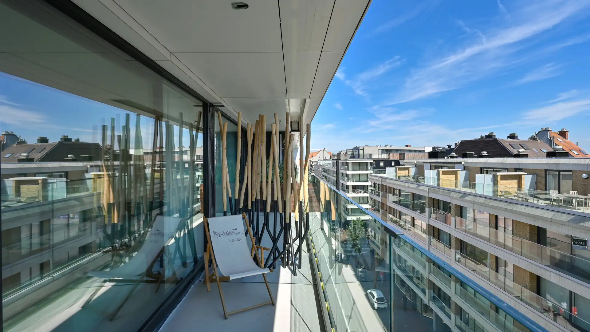 Volledig gerenoveerd appartement met zuidgericht terras heel centraal gelegen op de Kustlaan. foto 36