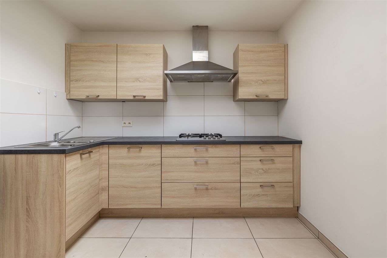 Gerenoveerde woning in rustige straat, 2 slaapkamers, ruime keuken, conforme elektriciteit en wandelroutes vlakbij. foto 13