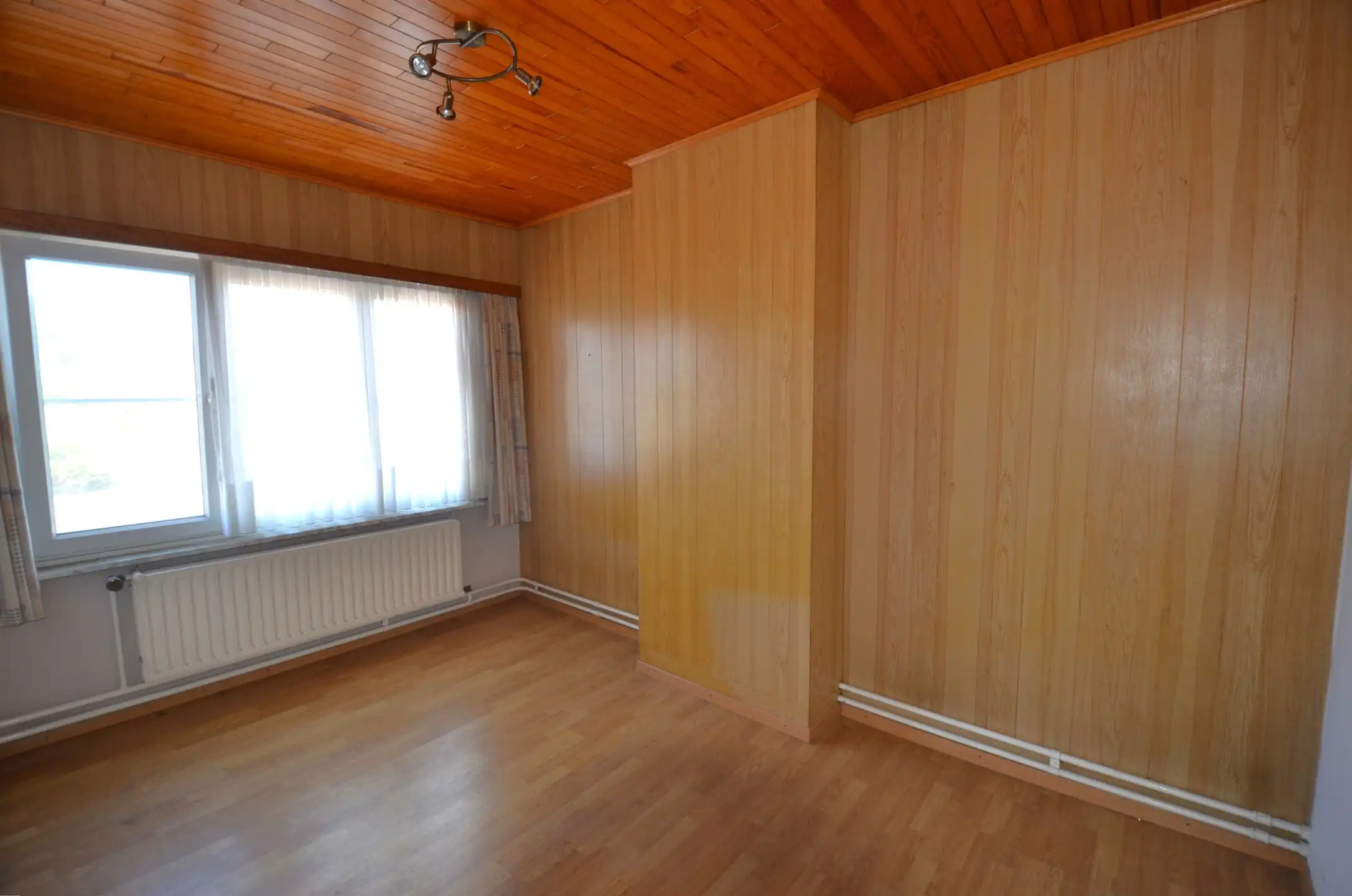 Te renoveren woning met 3 slaapkamers, tuintje en dubbele garage foto 18