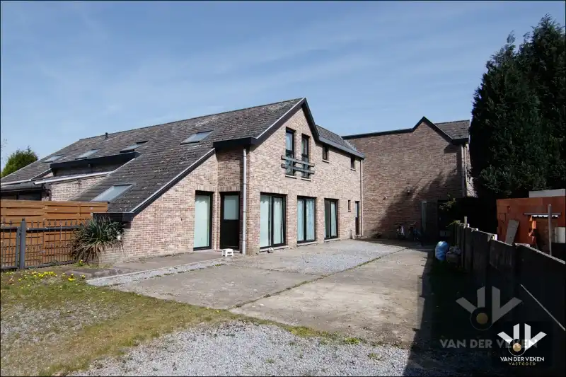 GEZINSWONING MET 3 SLAAPKAMERS foto 2