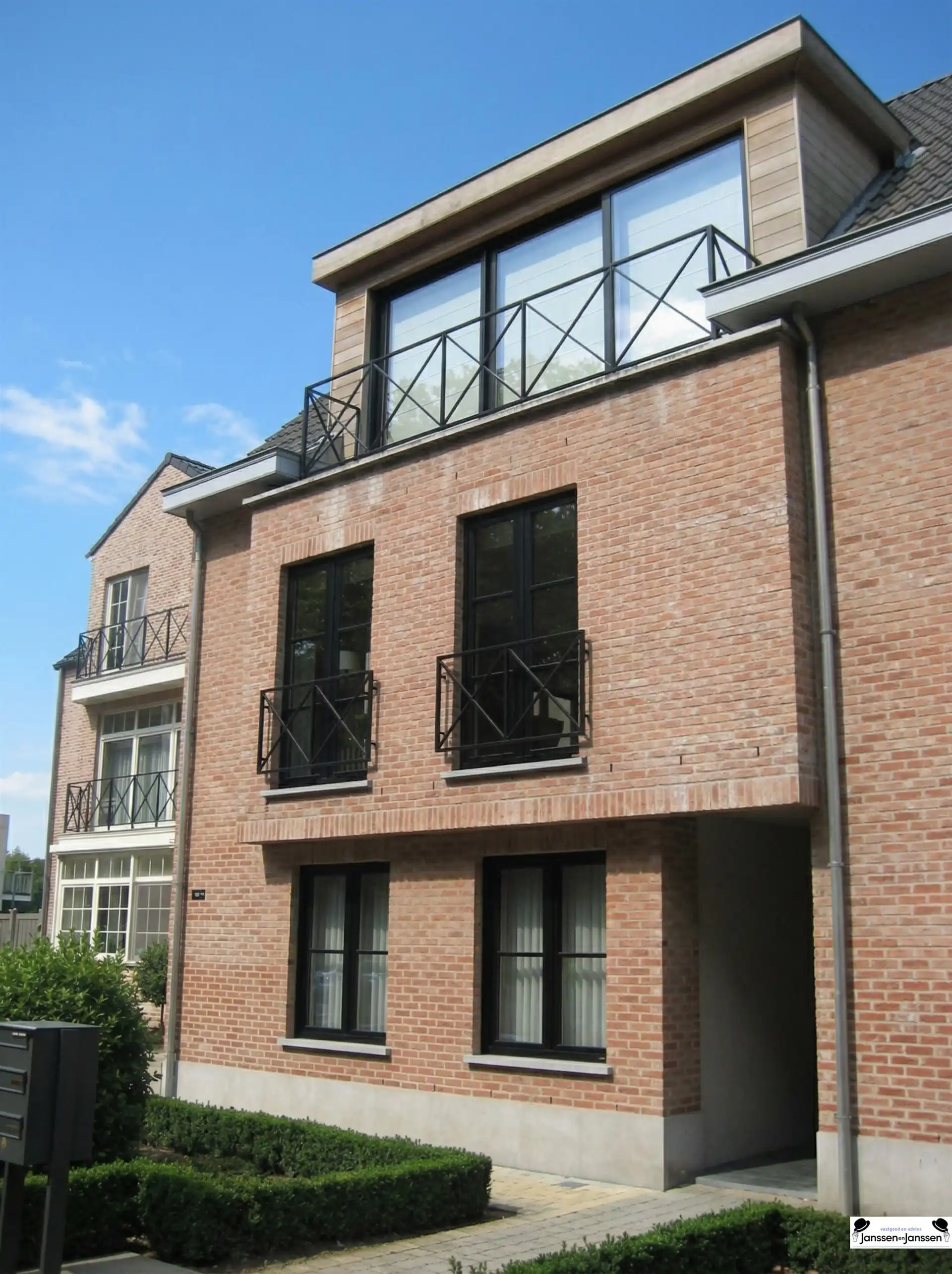 Appartement met eigen inkom op topligging foto {{pictureIndex}}