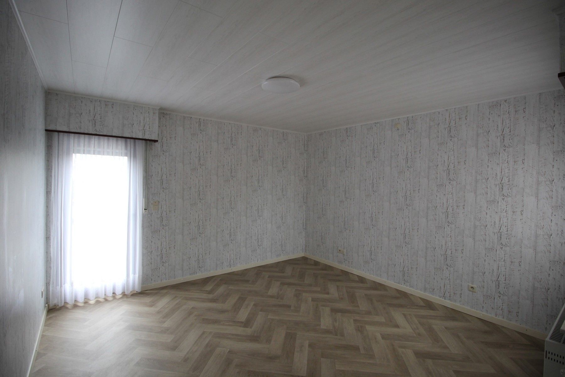 Een woning met 3 slaapkamers, garage en tuin vlakbij het centrum van Merksplas. foto 12