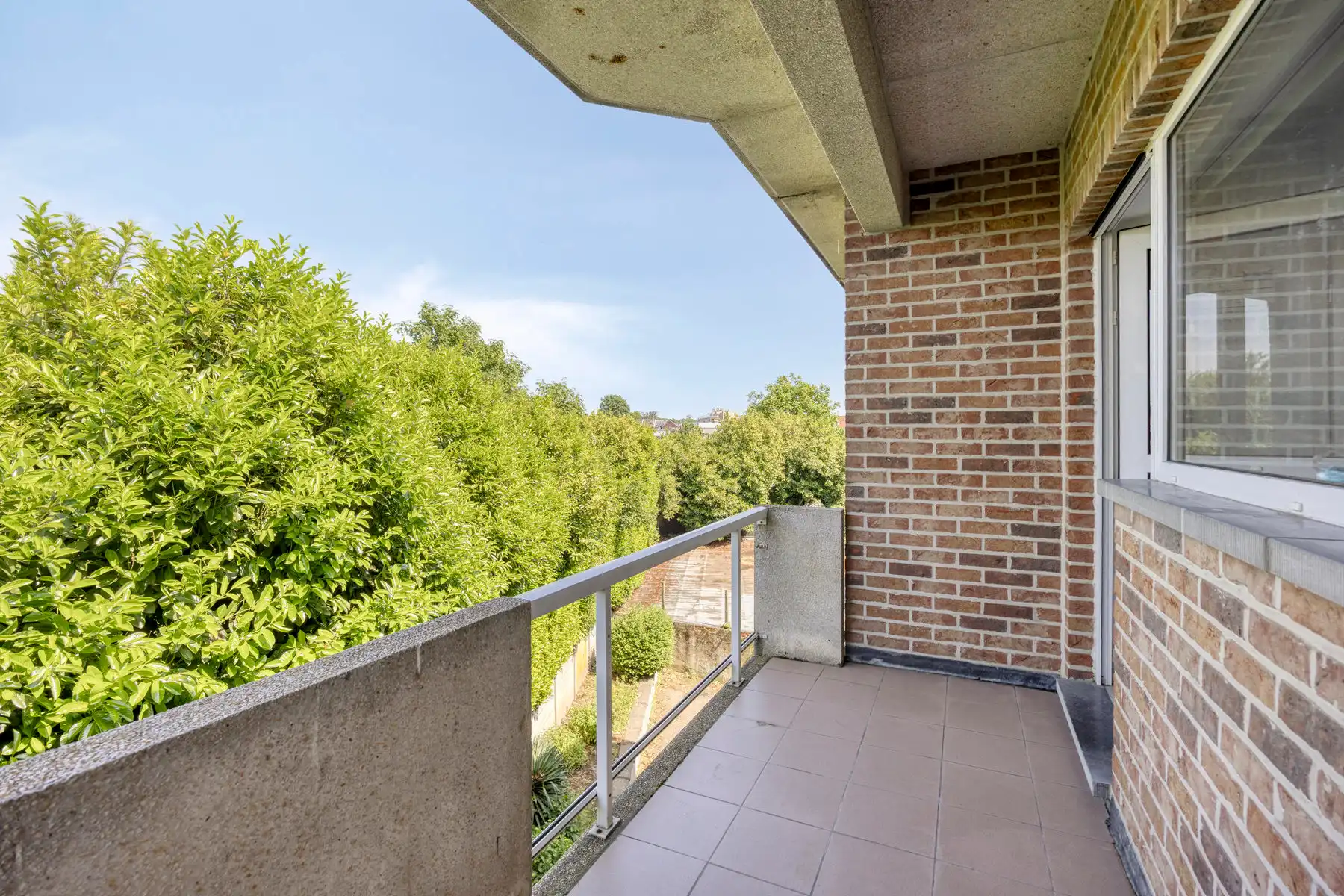 Ruim 2-slaapkamerappartement met terras en parking foto 5