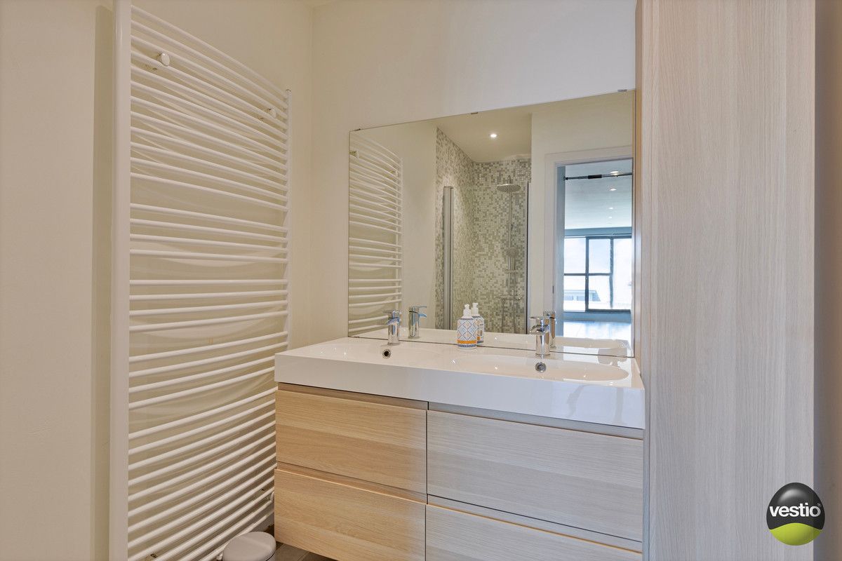 FLEXIBEL DUPLEX APPARTEMENT VAN 183M² MET 5 SLAAPKAMERS MET ZORG- EN WOONOPLOSSING NABIJ CENTRUM TONGEREN. foto 27