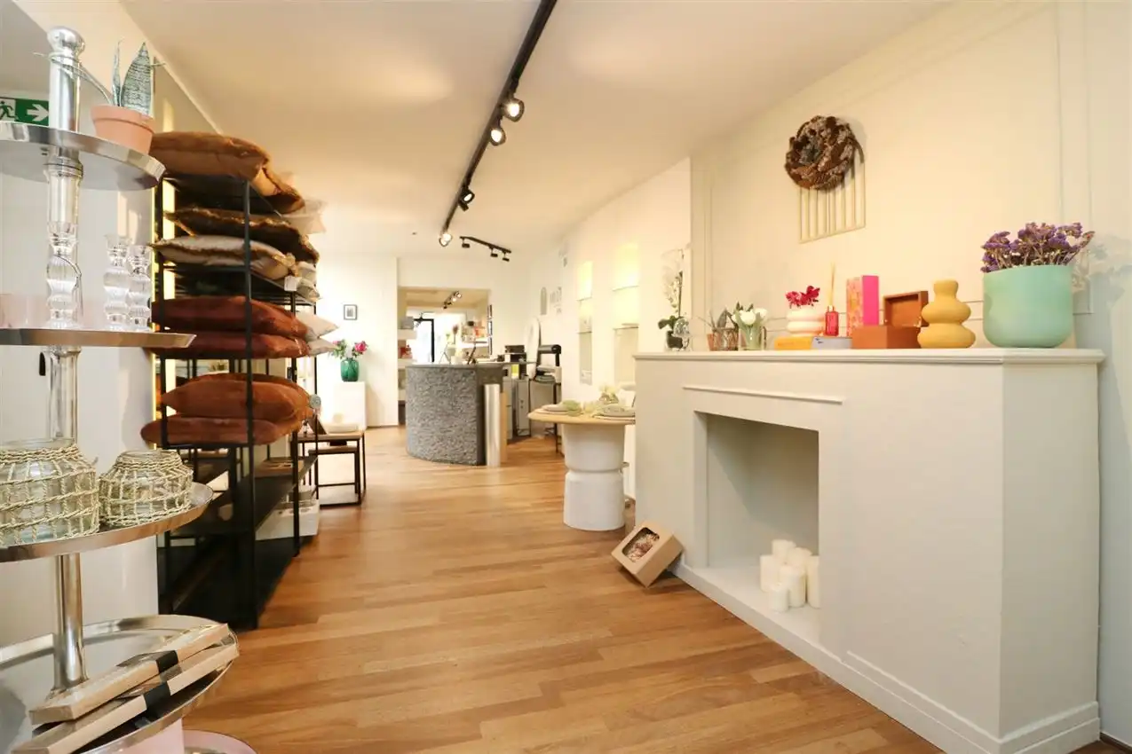 Centraal gelegen handelszaak met hoog zichtbaarheidsgehalte foto 15