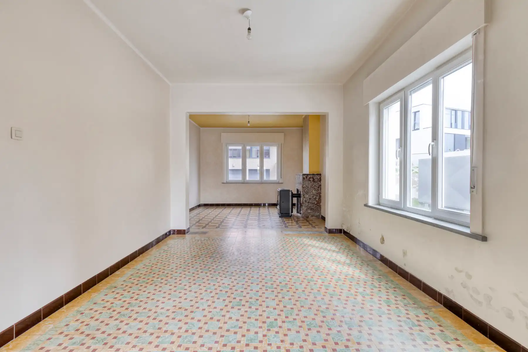 Deels te renoveren lichtrijke driegevelwoning  foto 9