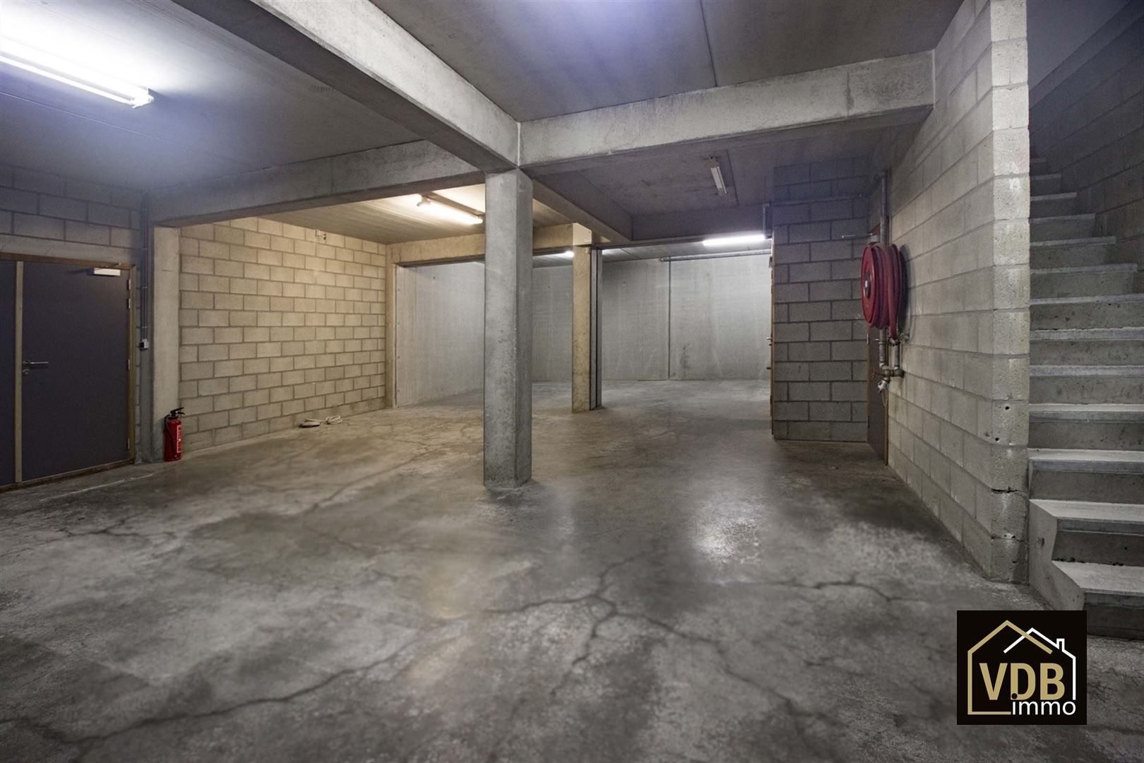 Commercieel gebouw op toplocatie geschikt voor vele doeleinden: kantoor, kleinhandel, groothandel... foto 29