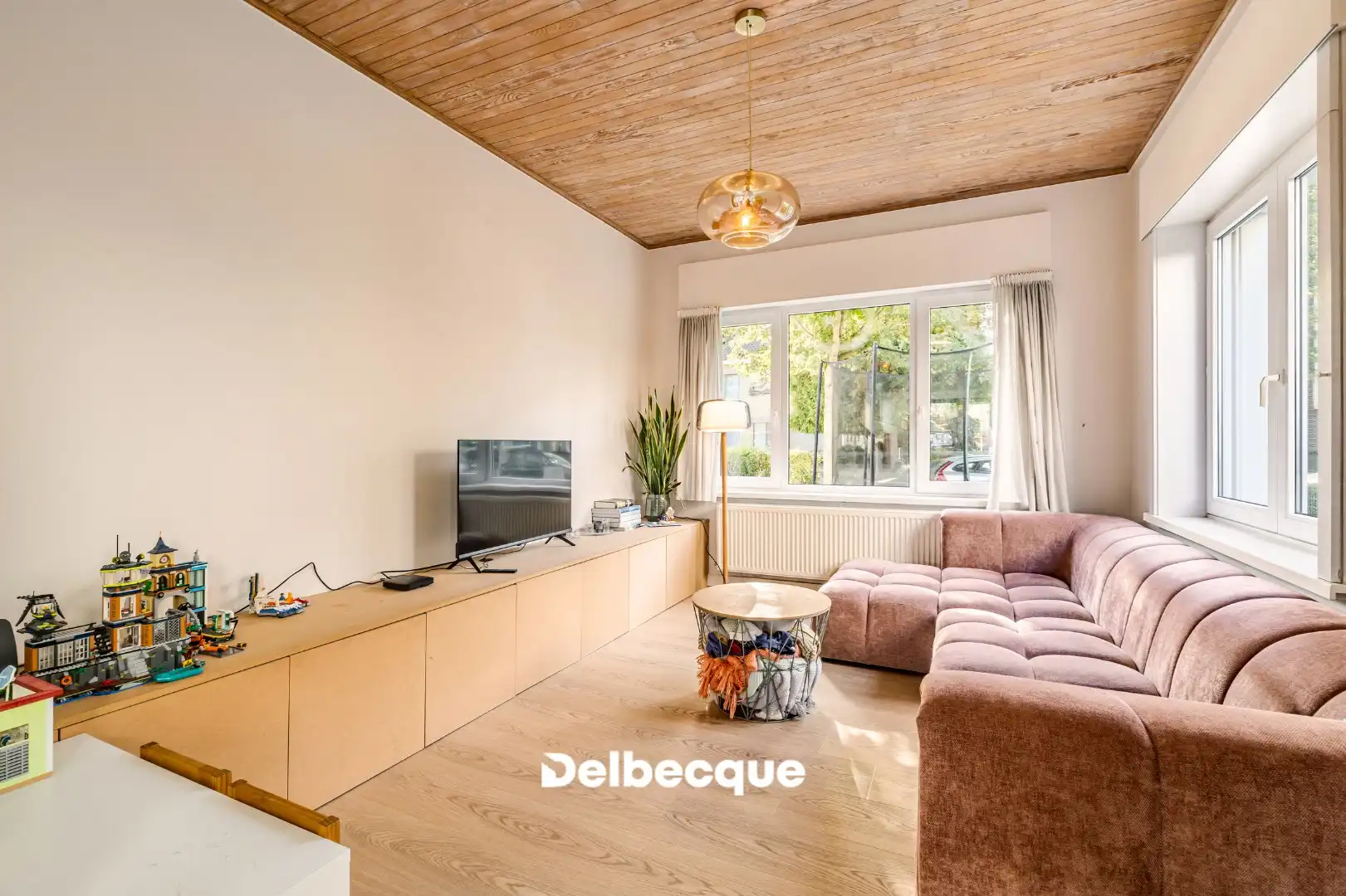 Instapklare halfopen woning in topbuurt te Sint-Andries foto 2