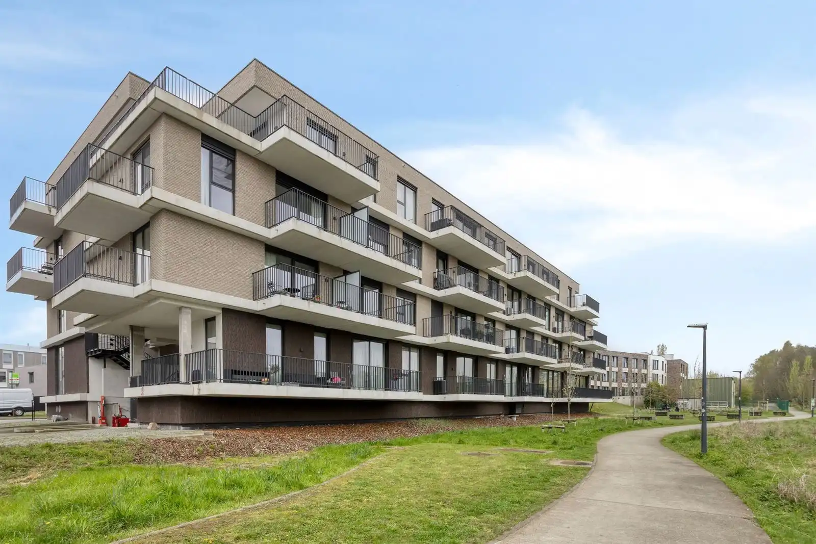Lichtrijke serviceflat op de gelijkvloerse verdieping foto 22