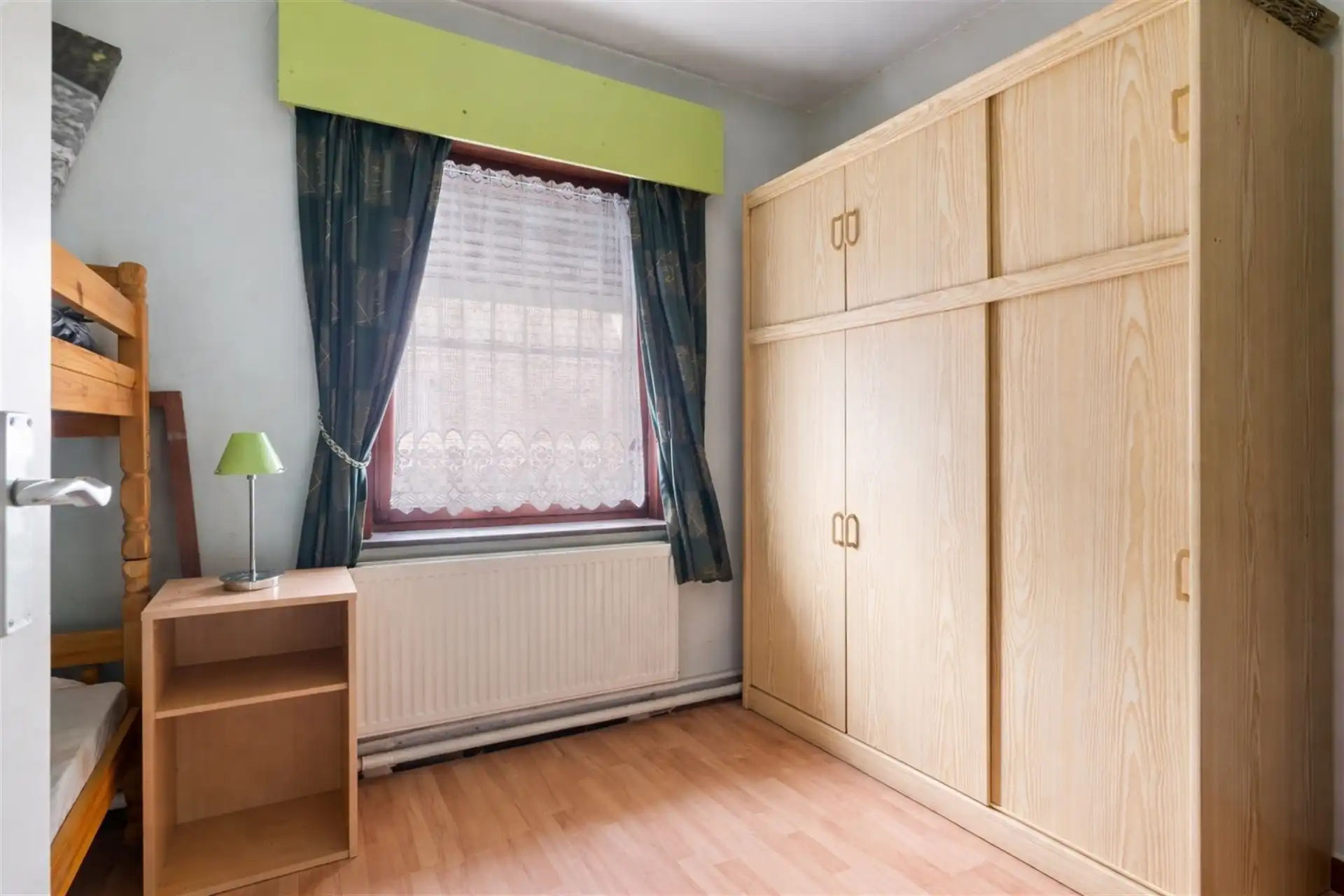 Te renoveren bungalow op een ruim stuk grond foto 14