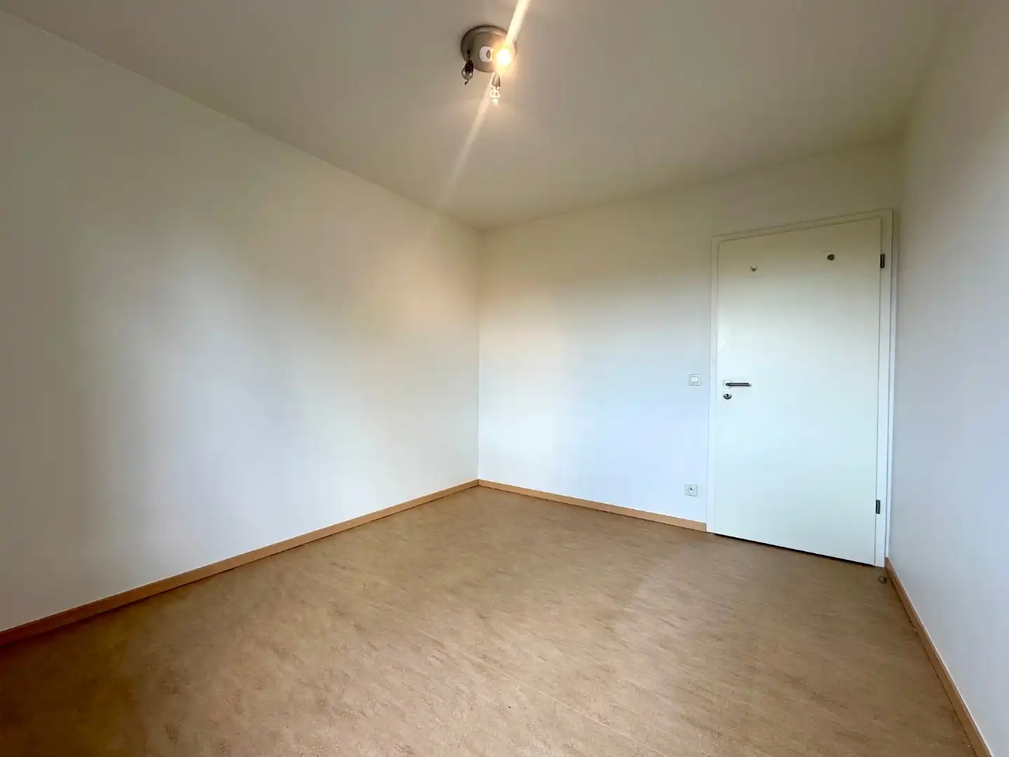 Appartement op centrale ligging te Sint-Andries foto 9