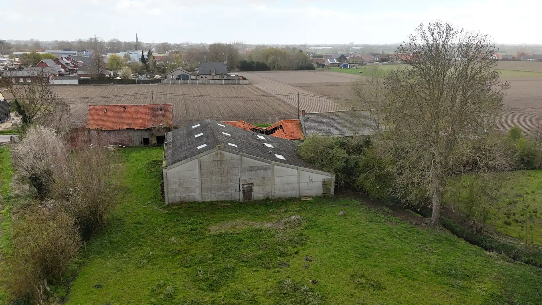 Rustig gelegen alleenstaande woning met loods en schuur te Kortemark  foto 11